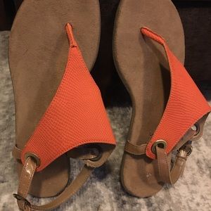 Aerosoles triangle sandal